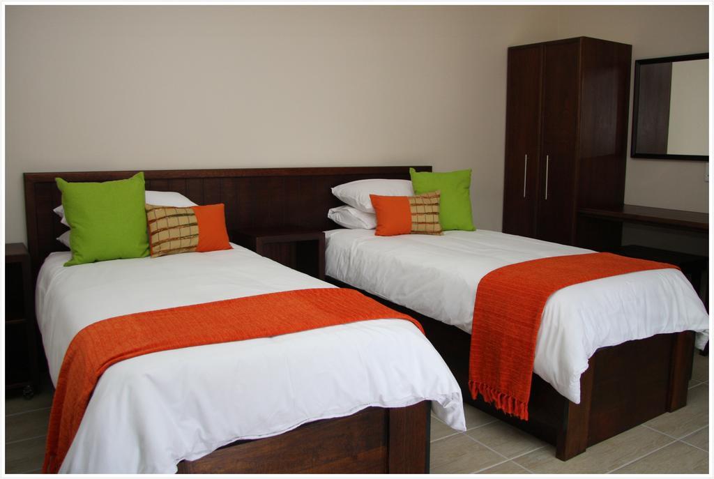 Be At Home Guesthouse Klerksdorp Værelse billede