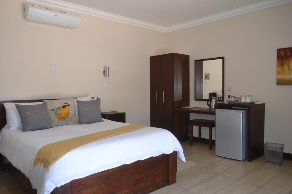 Be At Home Guesthouse Klerksdorp Eksteriør billede